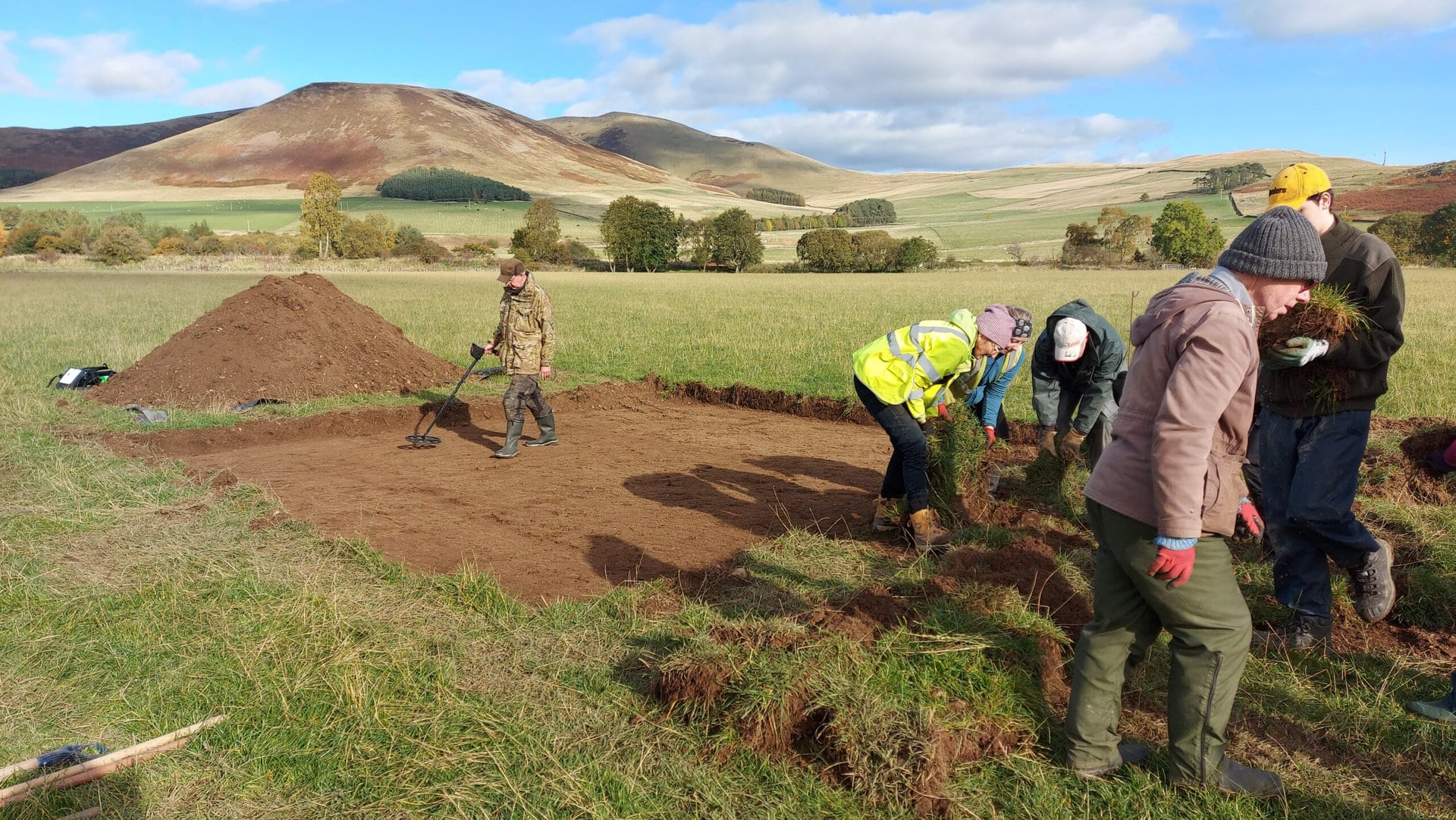 Trench 2 metal detecting and turf stacking